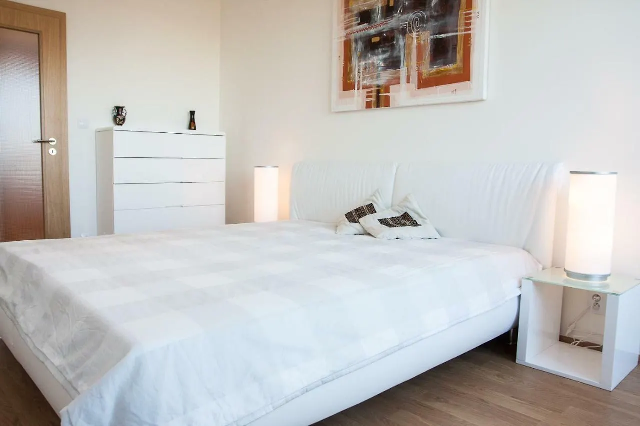 Prostorny 3 Pokojovy Apartman S Dvema Terasami Prag 0*,
