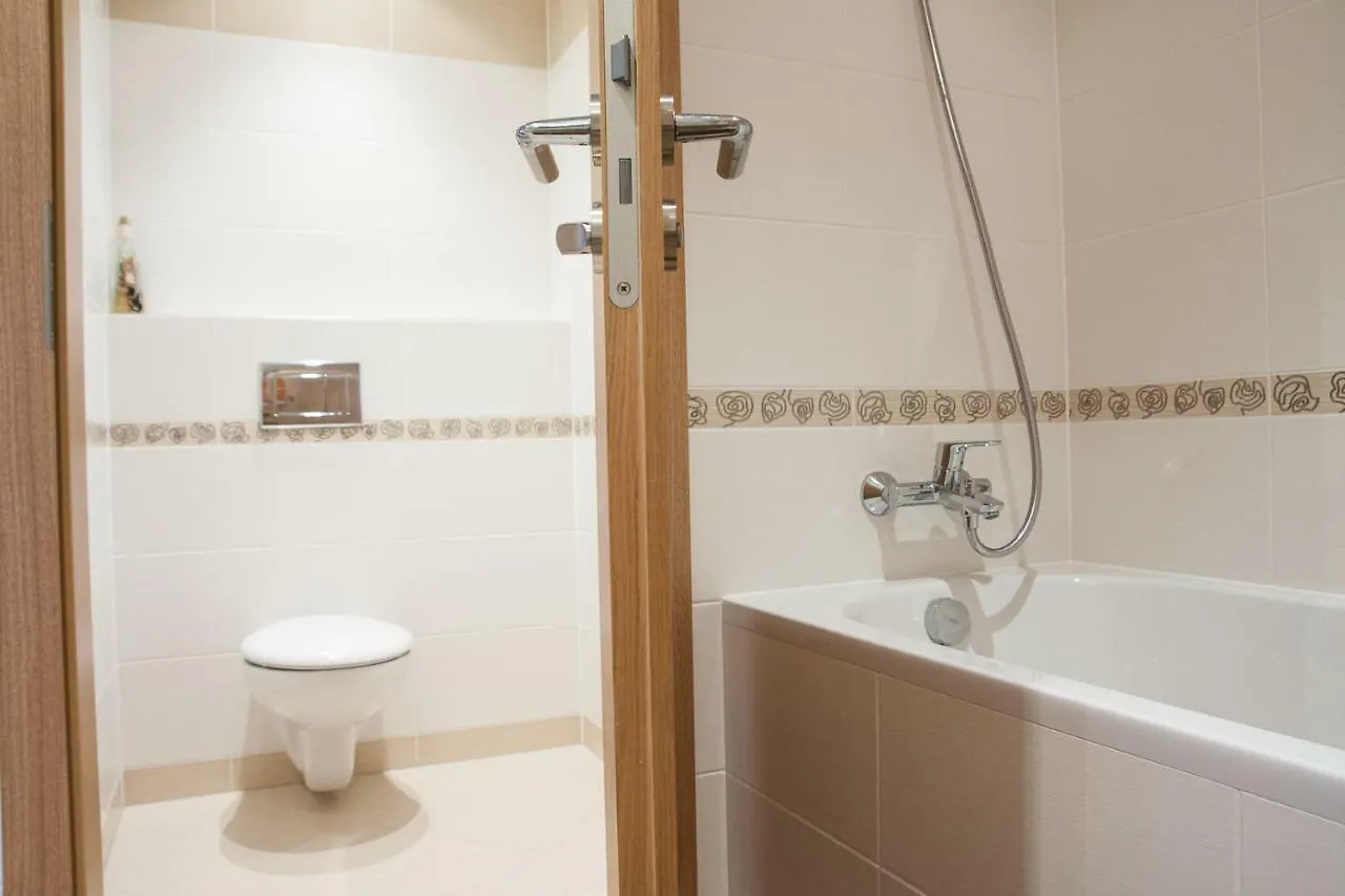 Lägenhet Prostorny 3 Pokojovy Apartman S Dvema Terasami Prag Tjeckien