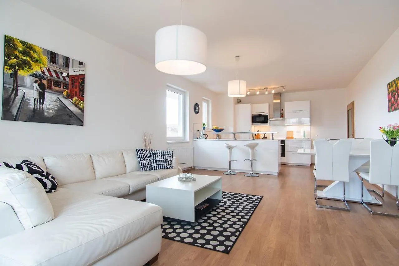 Prostorny 3 Pokojovy Apartman S Dvema Terasami Prag 0*,  Tjeckien