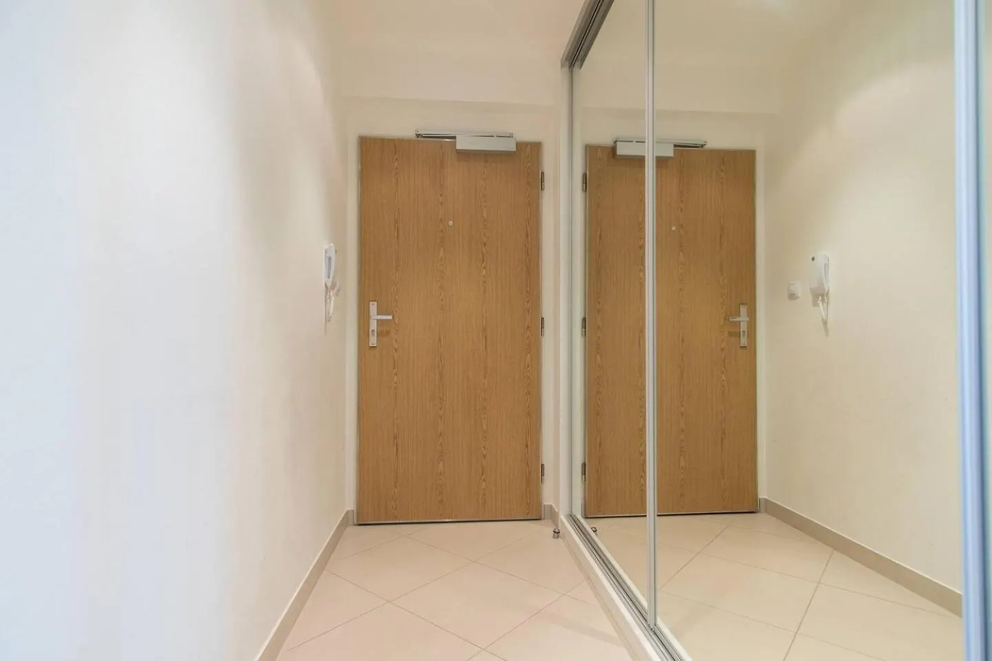 Apartment Prostorny 3 Pokojovy Apartman S Dvema Terasami Prag Tschechische Republik
