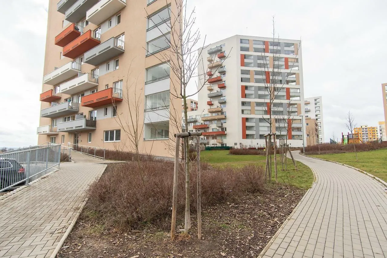 Prostorny 3 Pokojovy Apartman S Dvema Terasami Prag Apartment