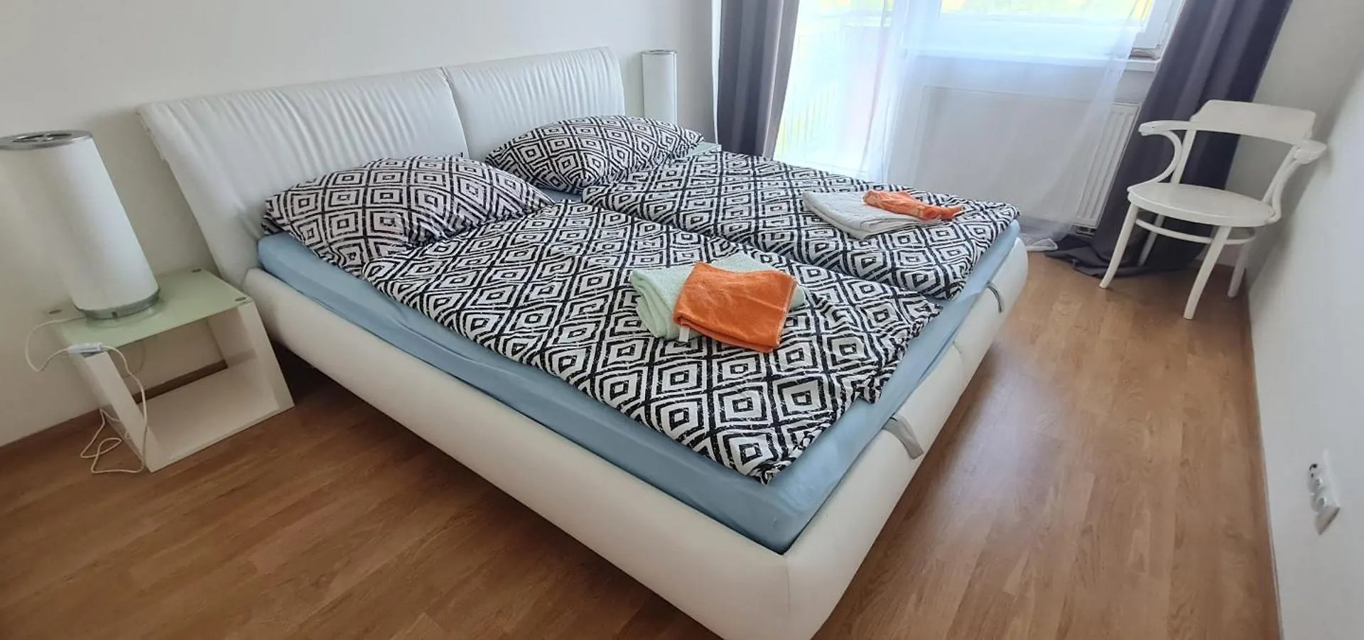 Prostorny 3 Pokojovy Apartman S Dvema Terasami Prag
