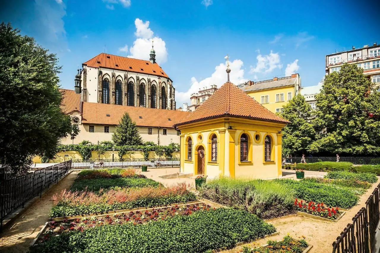 Prostorny 3 Pokojovy Apartman S Dvema Terasami Prag Tjekkiet